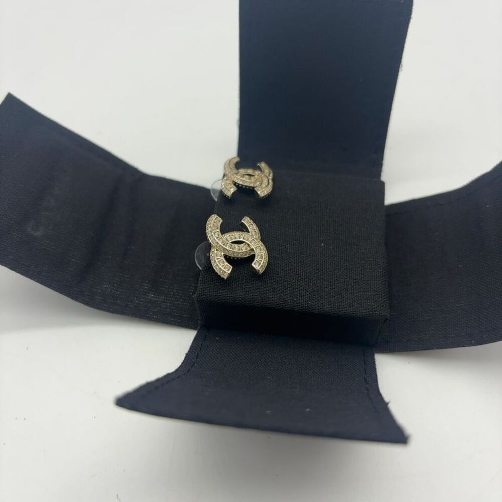 CHANEL Gold Earrings - Picture 3 of 3